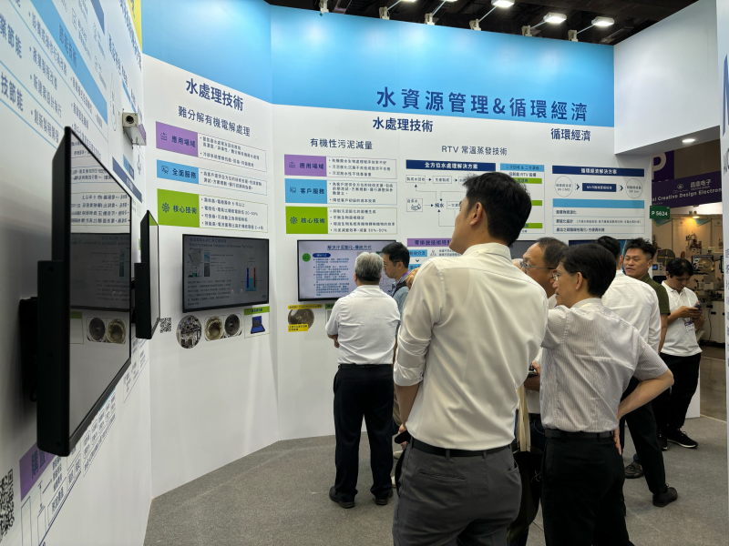 友達以深厚的智慧製造經驗發展永續戰略，積極延伸價值鏈，轉化成可供外界使用的綠色智慧服務，進軍SEMICON Taiwan 2024，提供半導體產業鏈打造AI世代的永續即戰力。